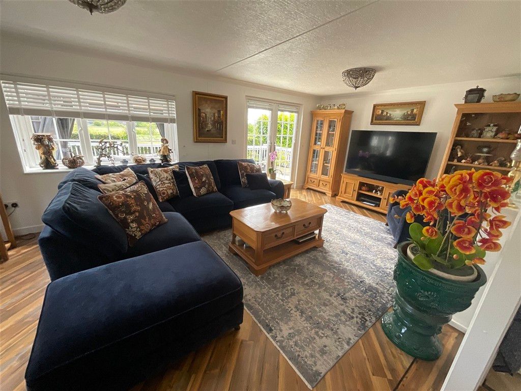 Property photo 3 of 14 Lounge