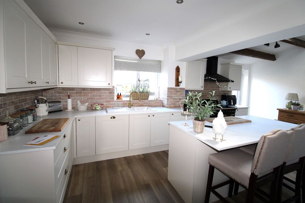 Property photo 2 of 30 Kitchen