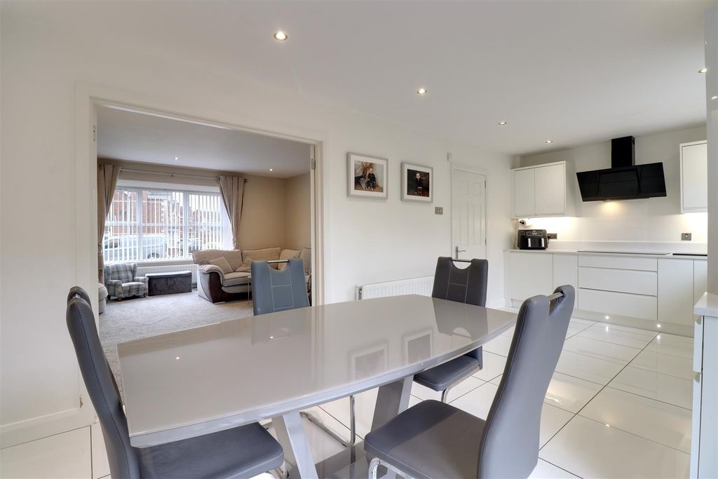 Property photo 3 of 23 Kitchen/Diner