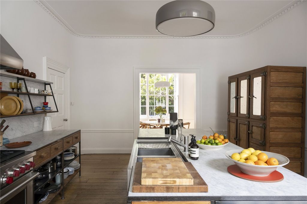 Property photo 2 of 30 Picture No. 11