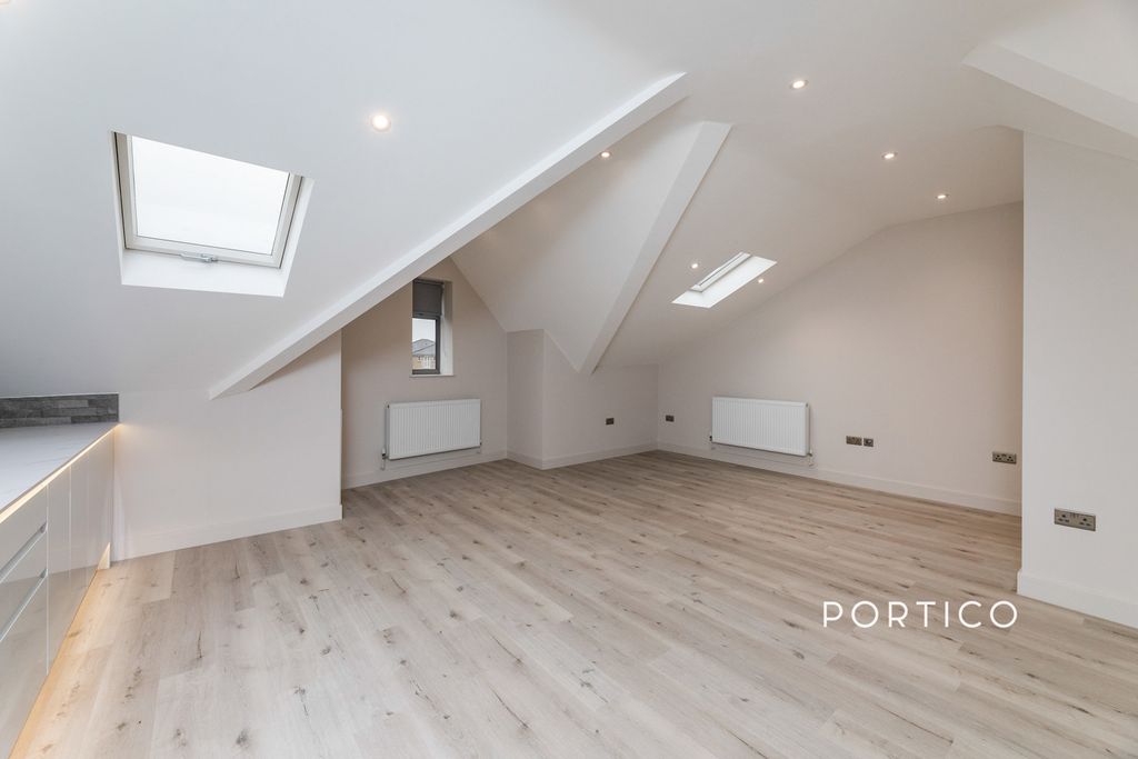 Property photo 3 of 20 Pbox-Img.Jpg