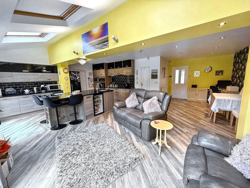 Property photo 3 of 21