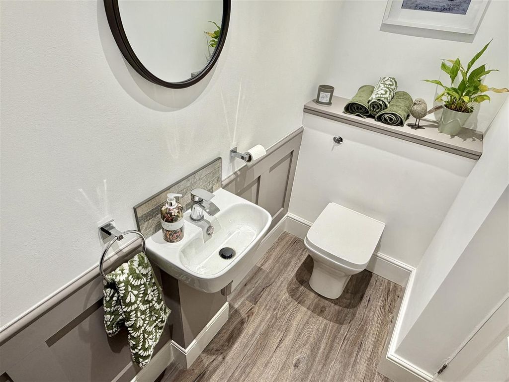 Property photo 3 of 27 Ground Floor W.C.