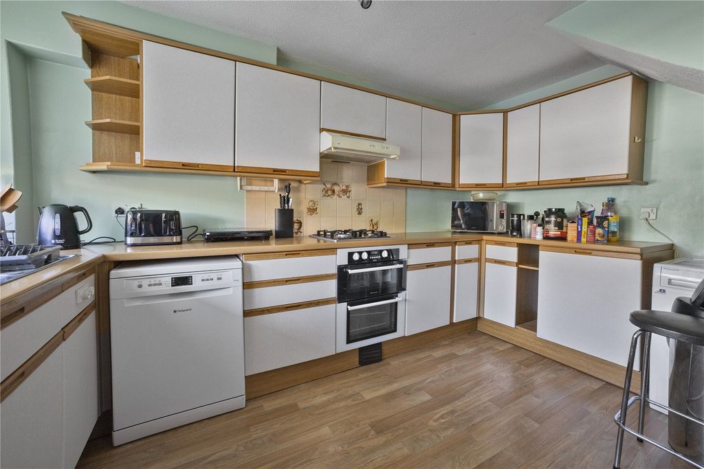 Property photo 2 of 12 Picture No. 17