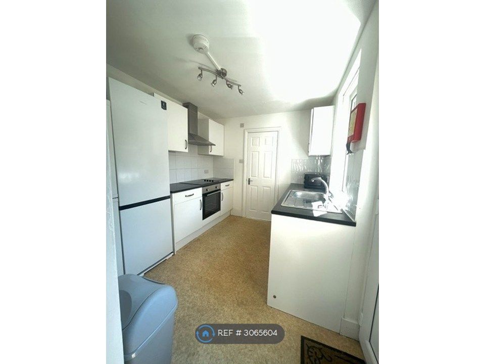Property photo 2 of 12 Kitchen