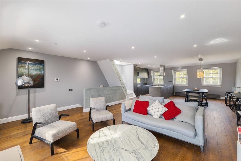 Property photo 2 of 21 98935_Flat 8 13 Cromwell Road(9).Jpg