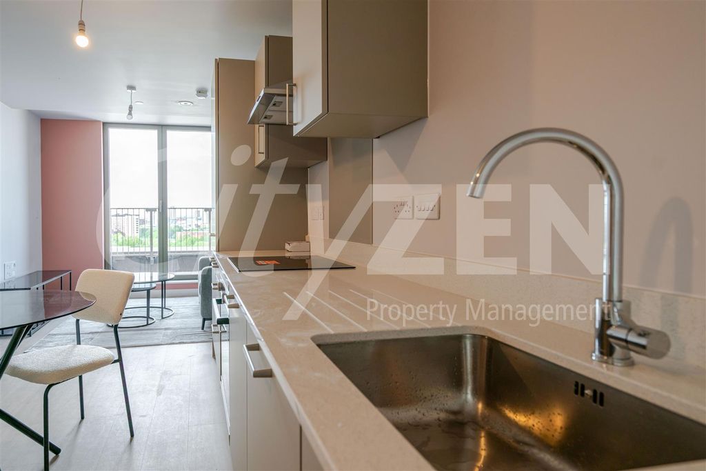 Property photo 3 of 18 Kitchen