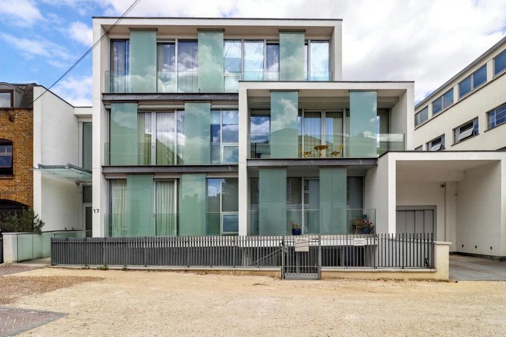 Property photo 1 of 18 Openart-Image_v1Fd3Vfg_1752779787554_Raw