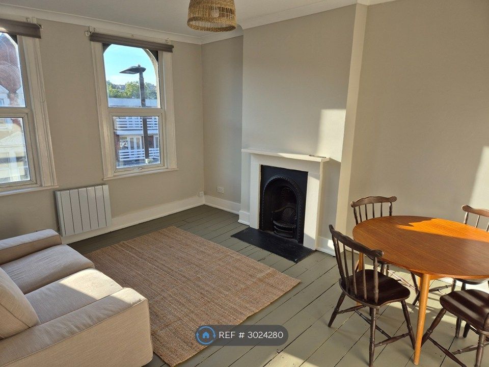 Property photo 1 of 12 Living Room