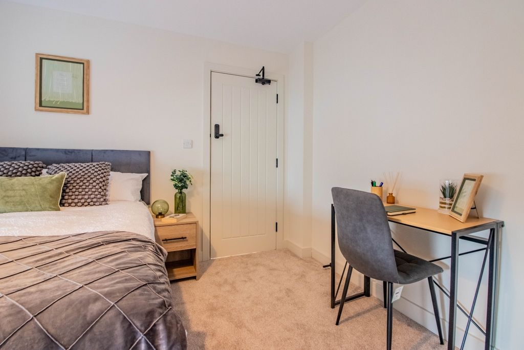 Property photo 2 of 11 E-2