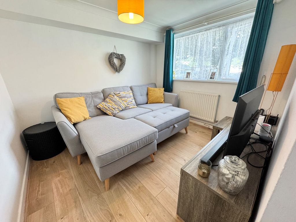 Property photo 2 of 16 Snug