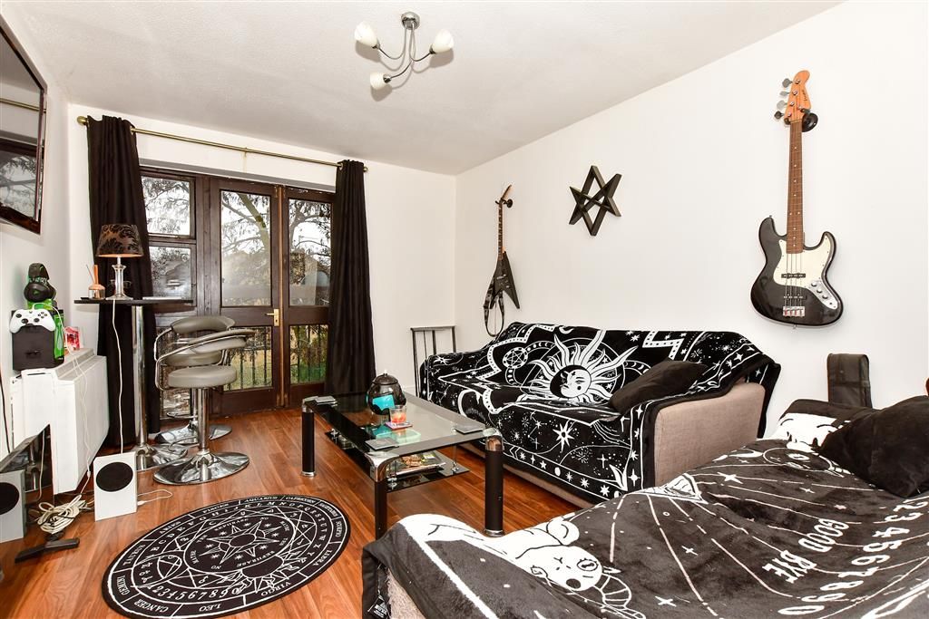 Property photo 1 of 6 Lounge