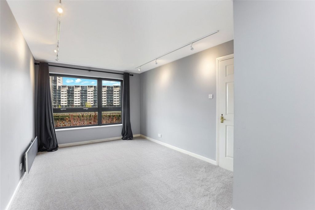 Property photo 3 of 21 Picture No. 04