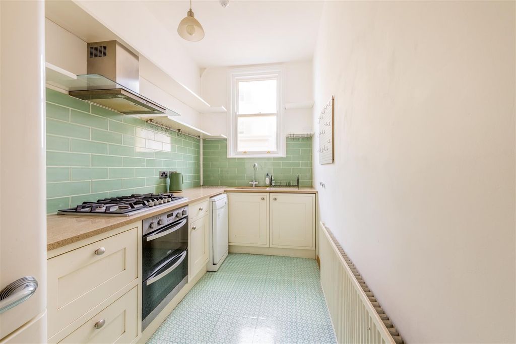 Property photo 3 of 14 Flat 6, 6 Brunswick Terrace-2.Jpg