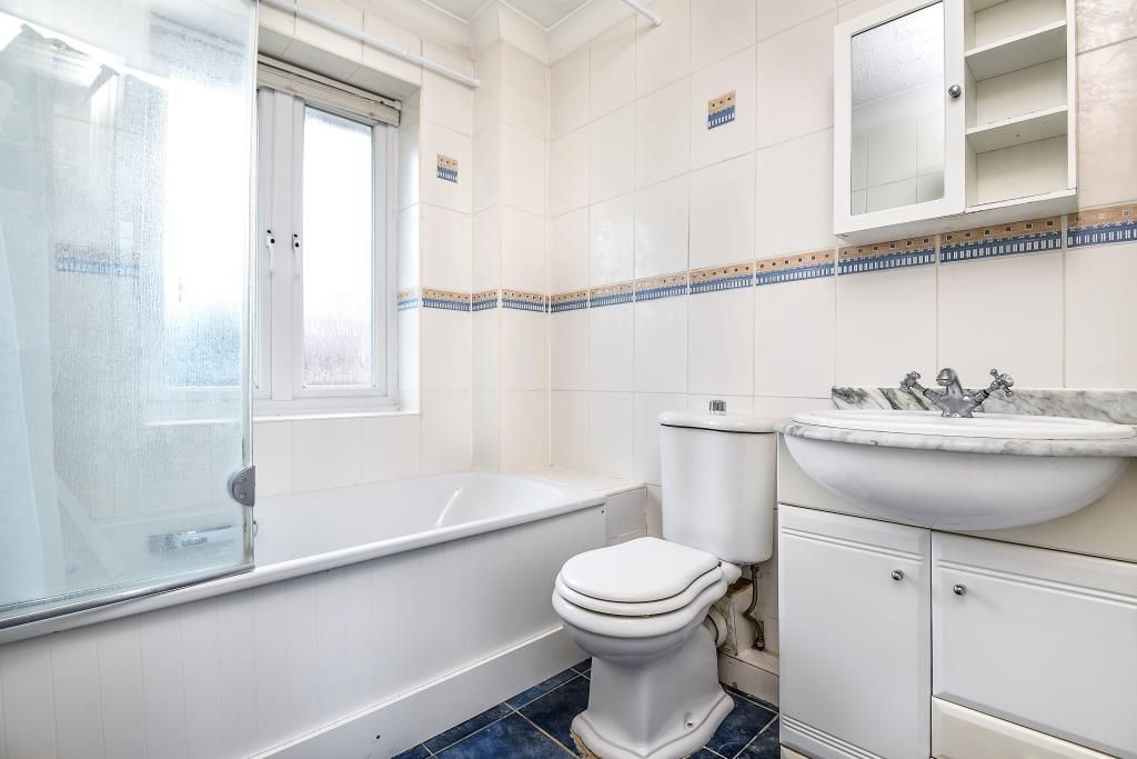 Property photo 2 of 10 Bathroom