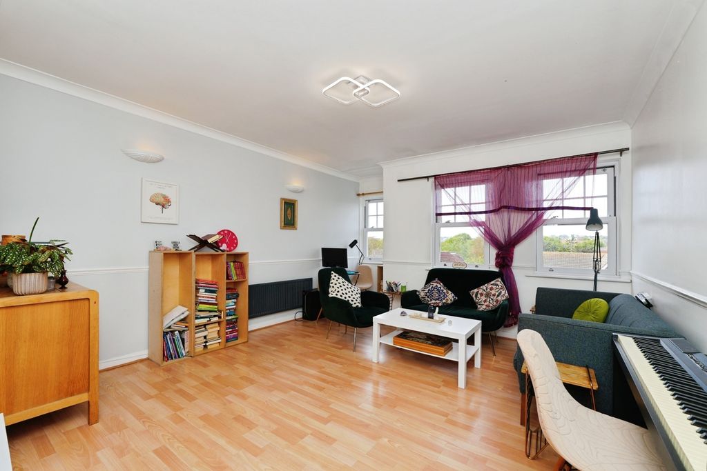 Property photo 1 of 11 Pbox-Img.Jpg
