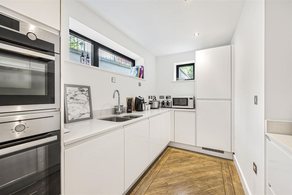 Property photo 3 of 16 15_51704.Jpg