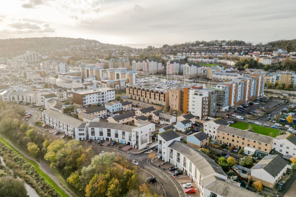 Property photo 1 of 24 Photo 28