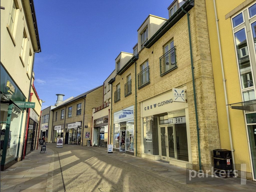 Property photo 1 of 18 Marriotts Walk