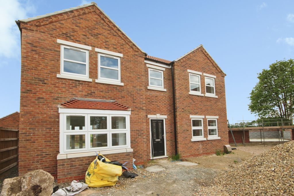 Property photo 1 of 8 Front