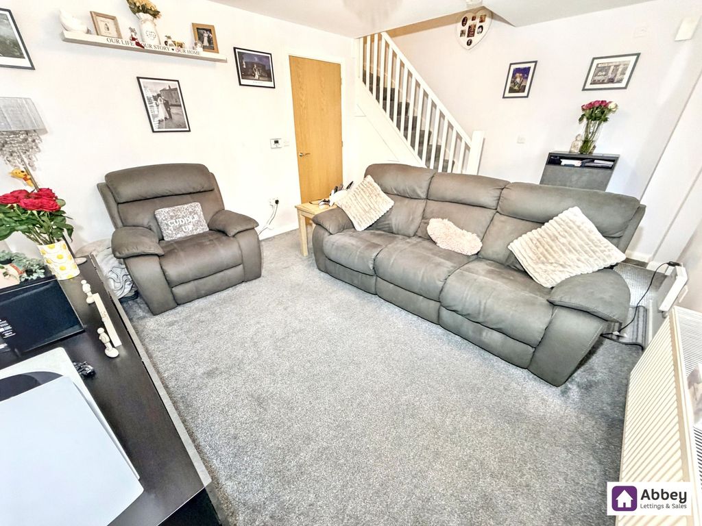 Property photo 3 of 14 Lounge