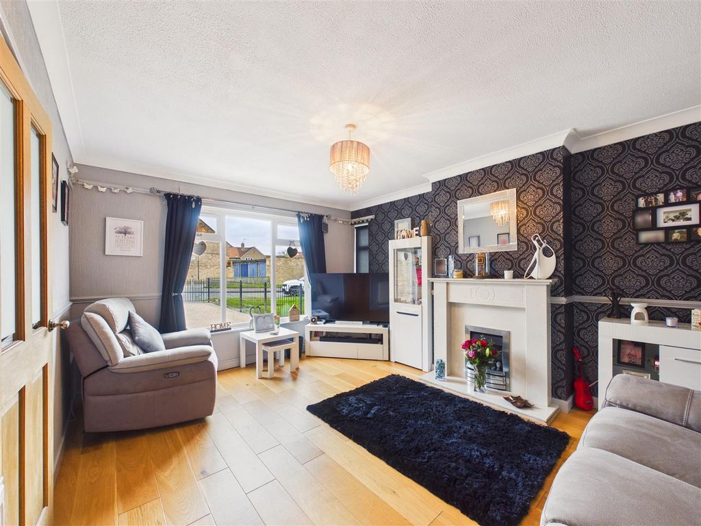 Property photo 3 of 14 Cam05451G0-Pr0111-Still016.Jpg