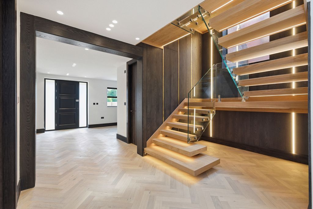 Additional image 8 of 5 bed detached house for salePipers Pipers Green Lane, Edgware HA8