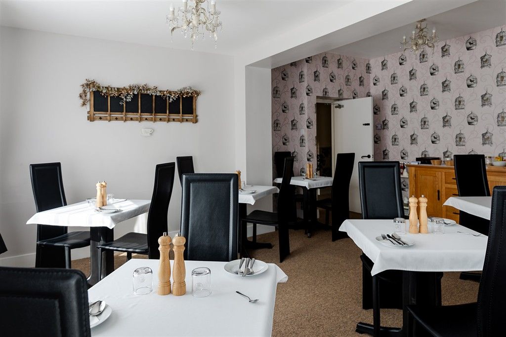 Property photo 3 of 16 Dining Room*