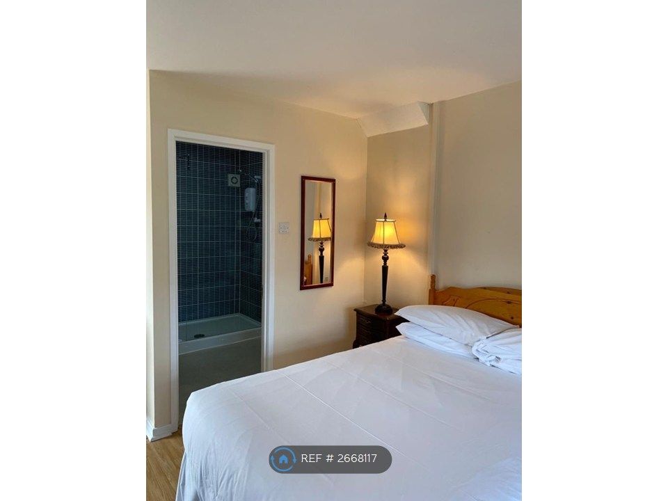 Property photo 3 of 10 En-Suite Shower Room