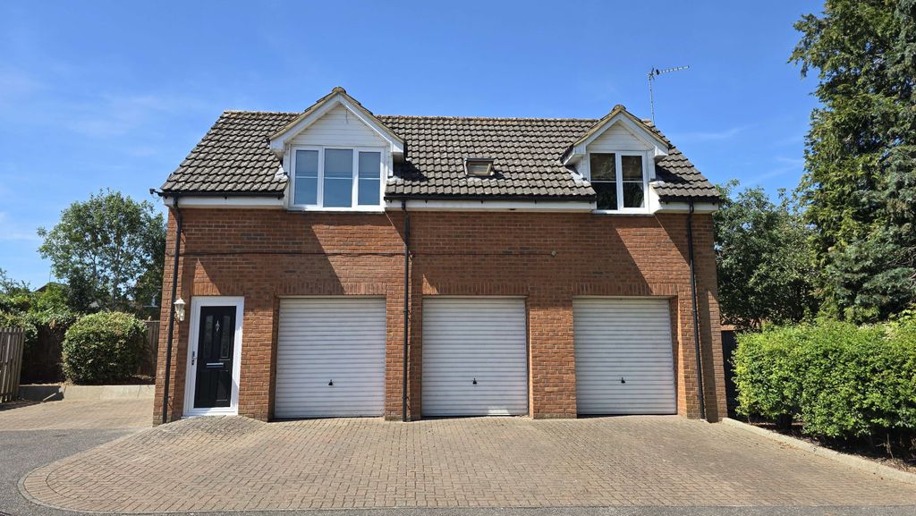 Property photo 1 of 13 Beautiful Modern & Bright One Bed - Located In Exclusive Gated Development