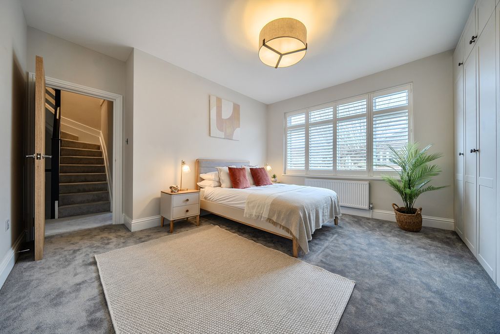 Property photo 3 of 32 Bedroom