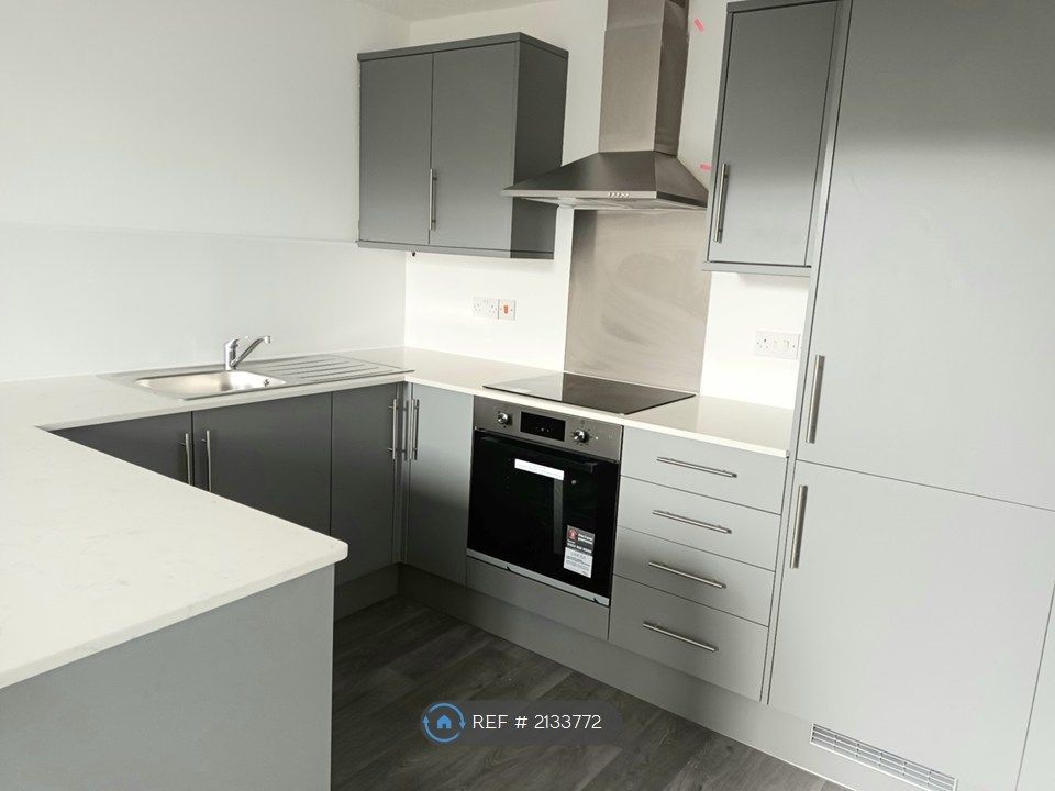 Property photo 3 of 11 Kitchen