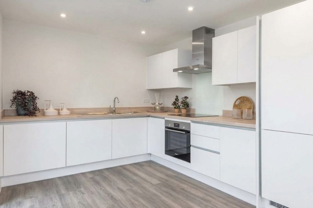 Property photo 3 of 12 Cross Trees Park Drayton Kitchen