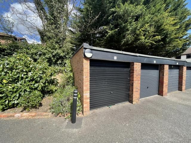 Property photo 3 of 11 Garages