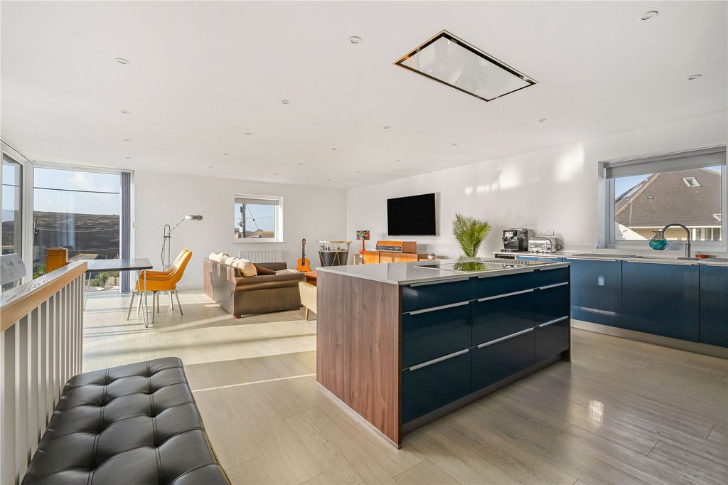 Property photo 2 of 18 Picture No. 04