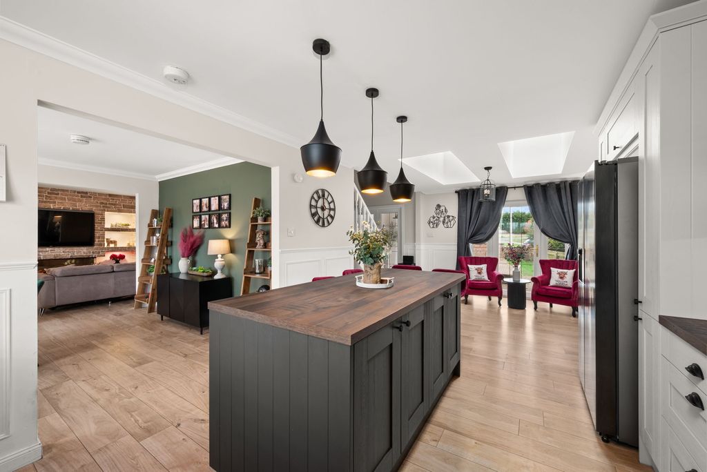 Property photo 2 of 23