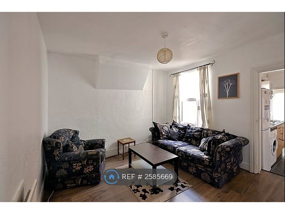 Property photo 1 of 8 Lounge