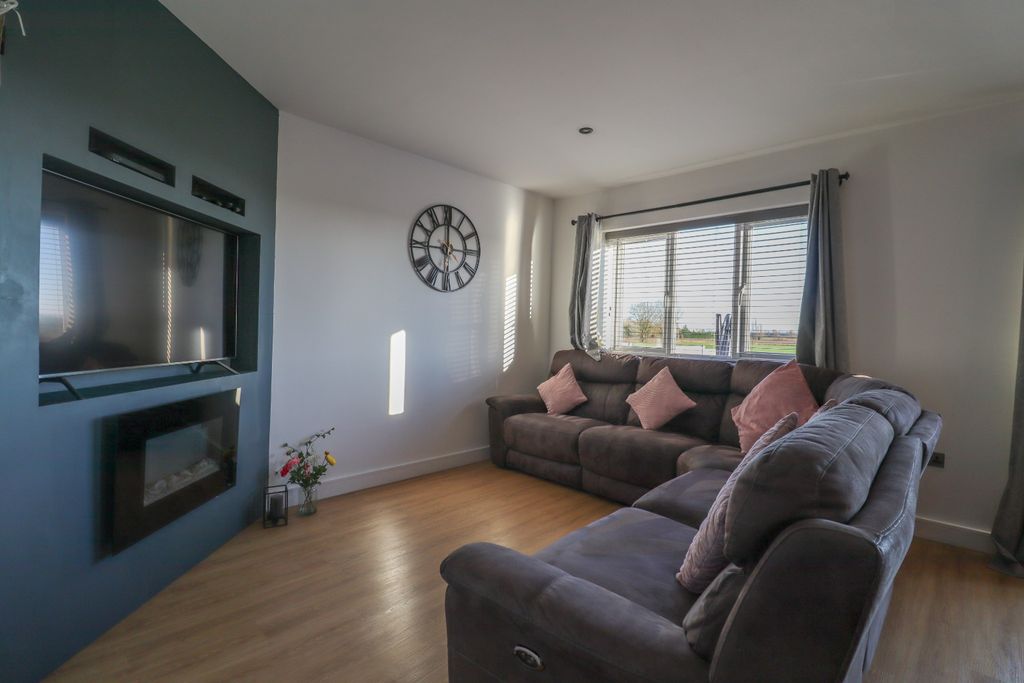 Property photo 3 of 24 3977676