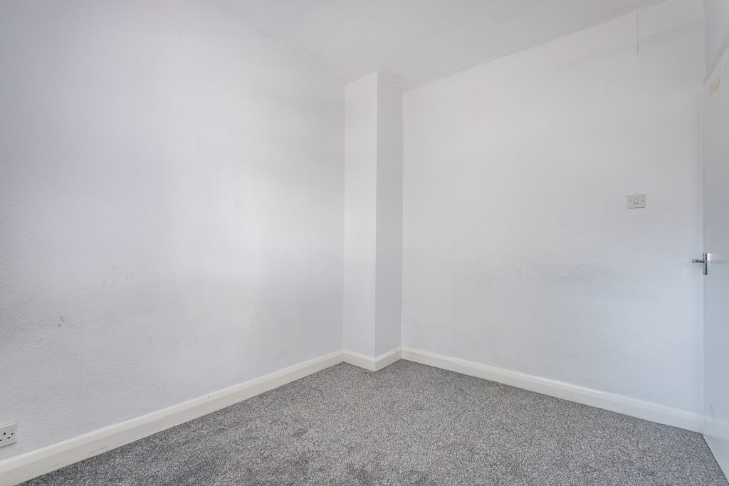 Property photo 3 of 13 Cameford-Court-05