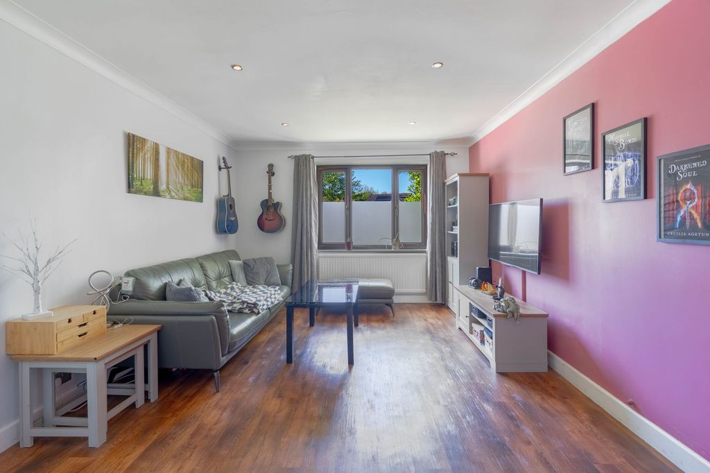 Property photo 2 of 12