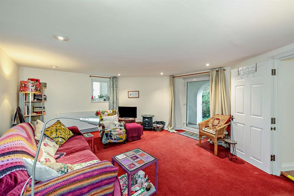 Property photo 3 of 18