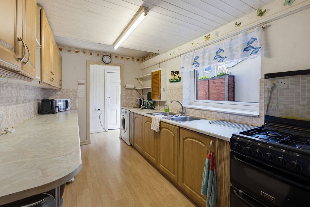Property photo 2 of 37