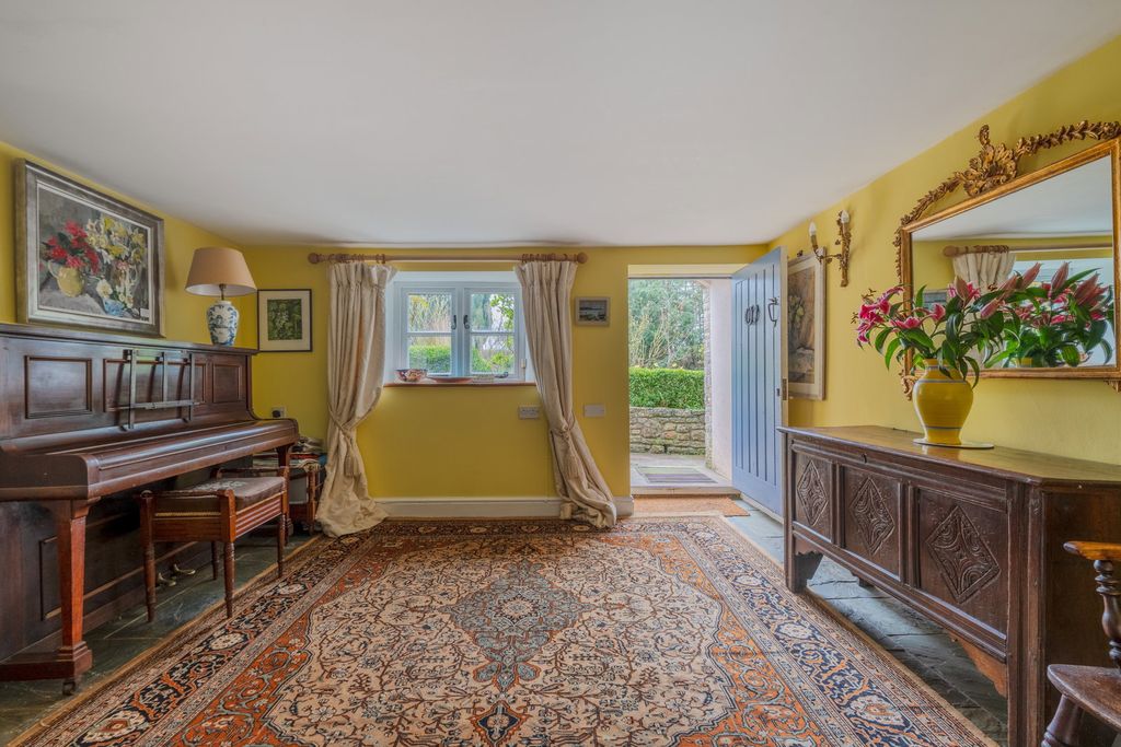 Property photo 3 of 28