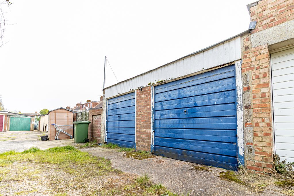 Property photo 3 of 22 .