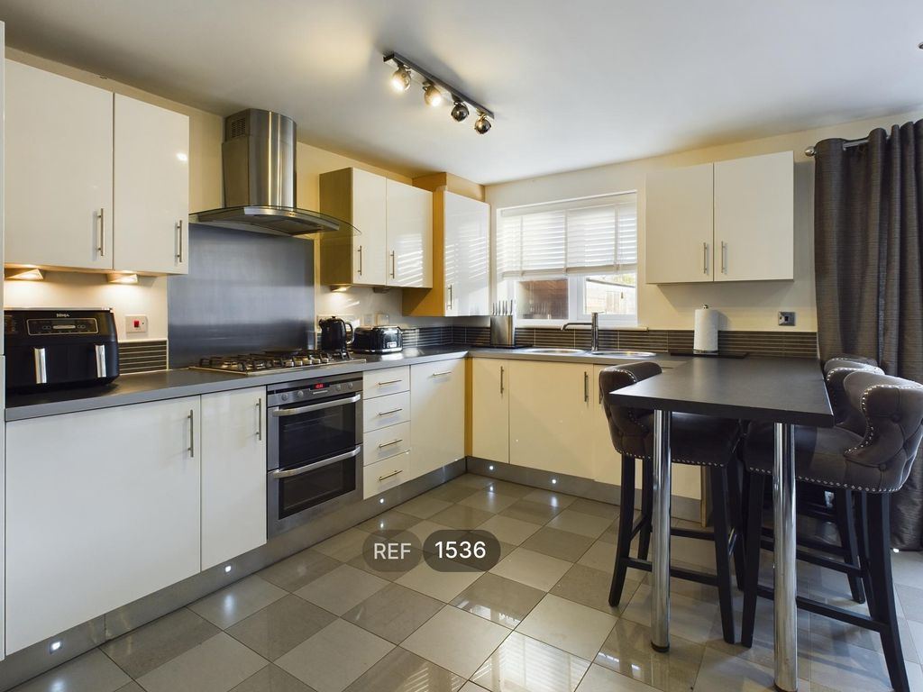 Property photo 2 of 22 Kitchen