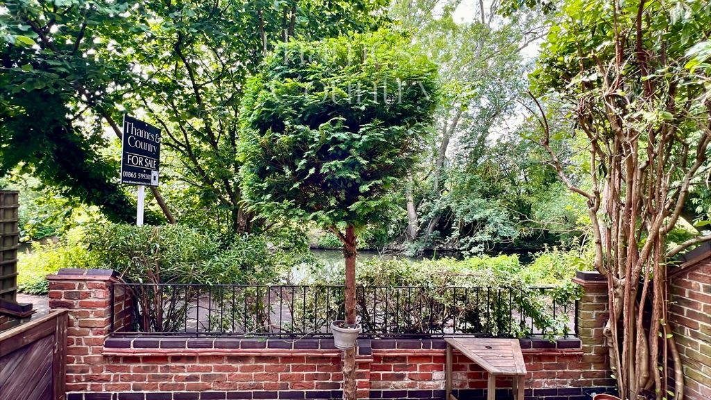Property photo 2 of 39 Garden On The Riverside