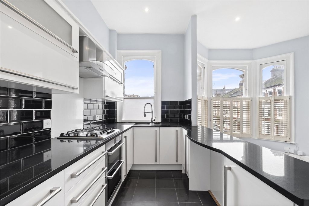 Property photo 2 of 12 Picture No. 04