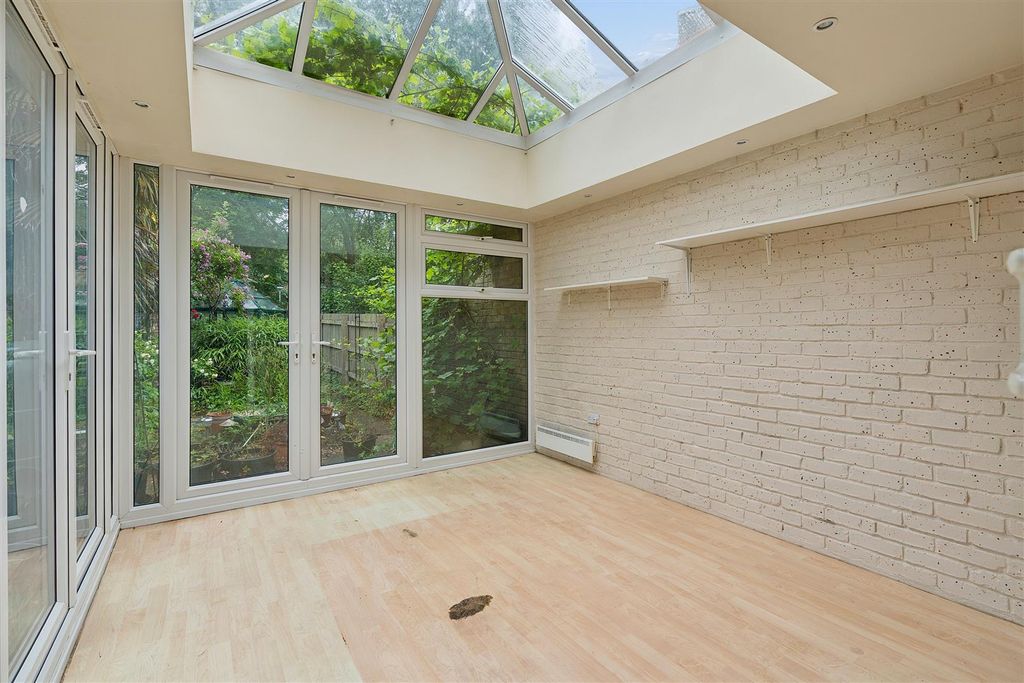Property photo 3 of 20 Conservatory