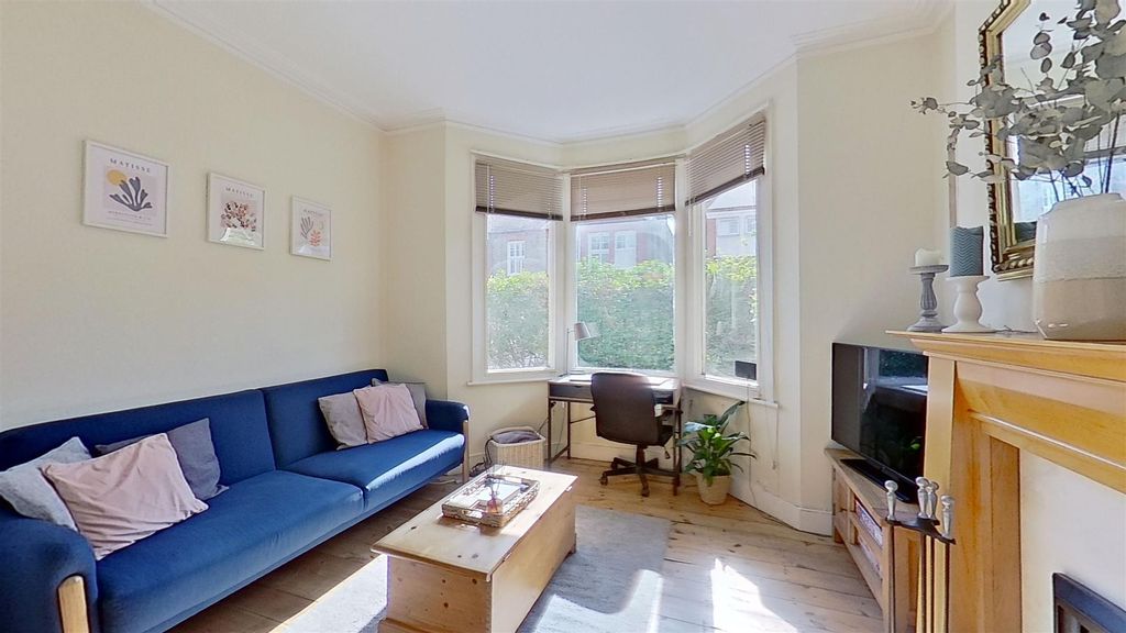Property photo 3 of 13 Isis-St-Earlsfield-Sw18-09112023_183128.Jpg