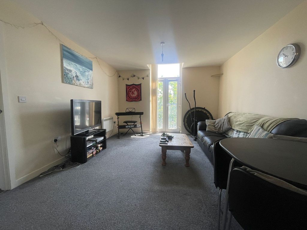 Property photo 3 of 9
